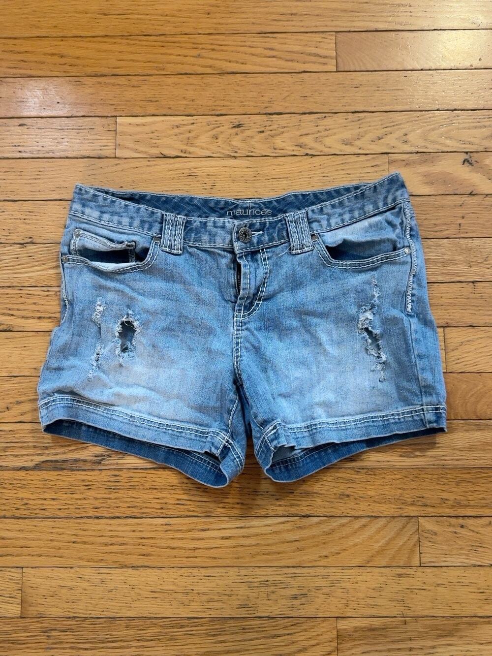 Maurices Womens 11/12 Distressed Denim Jean Shorts Light Wash Stretch Y2K
